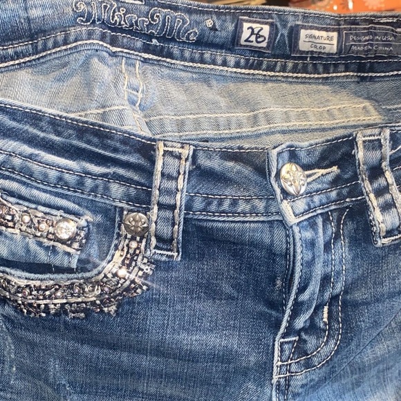 Miss Me Women’s Signature Cropped Jeans - Picture 4 of 4